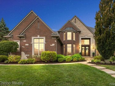 739 Majestic Drive, Rochester Hills, Mi 48306
