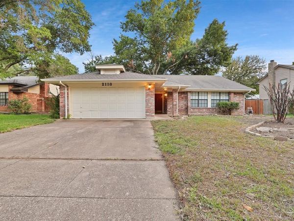 2118 Churchill Downs Drive, Arlington, TX 76017