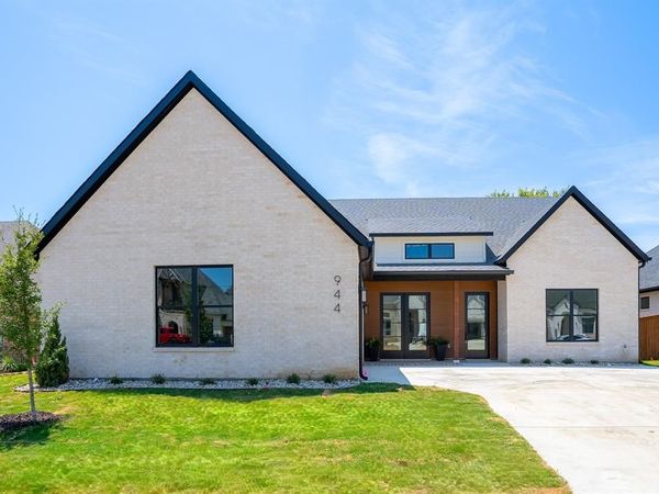 944 Claystone Ridge Drive , Fort Worth, TX 76028
