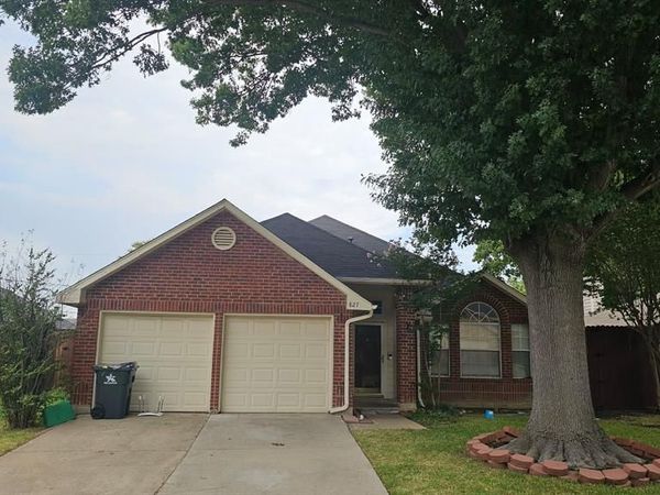 827 Quail Brook Drive, Arlington, TX 76001