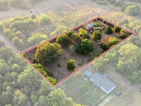 117 W Pecan Street , Ravenna, TX 75476