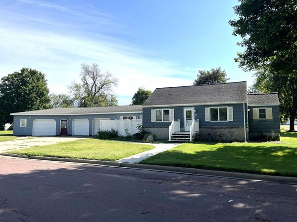 110 S 4th Avenue W, Truman, MN 56088