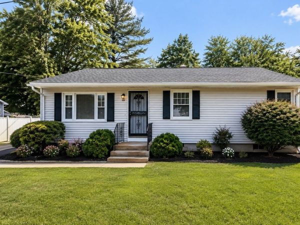 52 Navajo Rd, Springfield, MA 01109