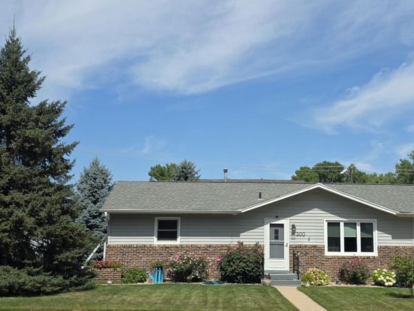 300 E 15th Ave, Mitchell, SD 57301