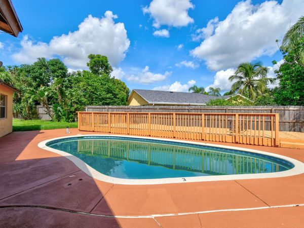 6126 Wauconda Way E, Greenacres, FL 33463