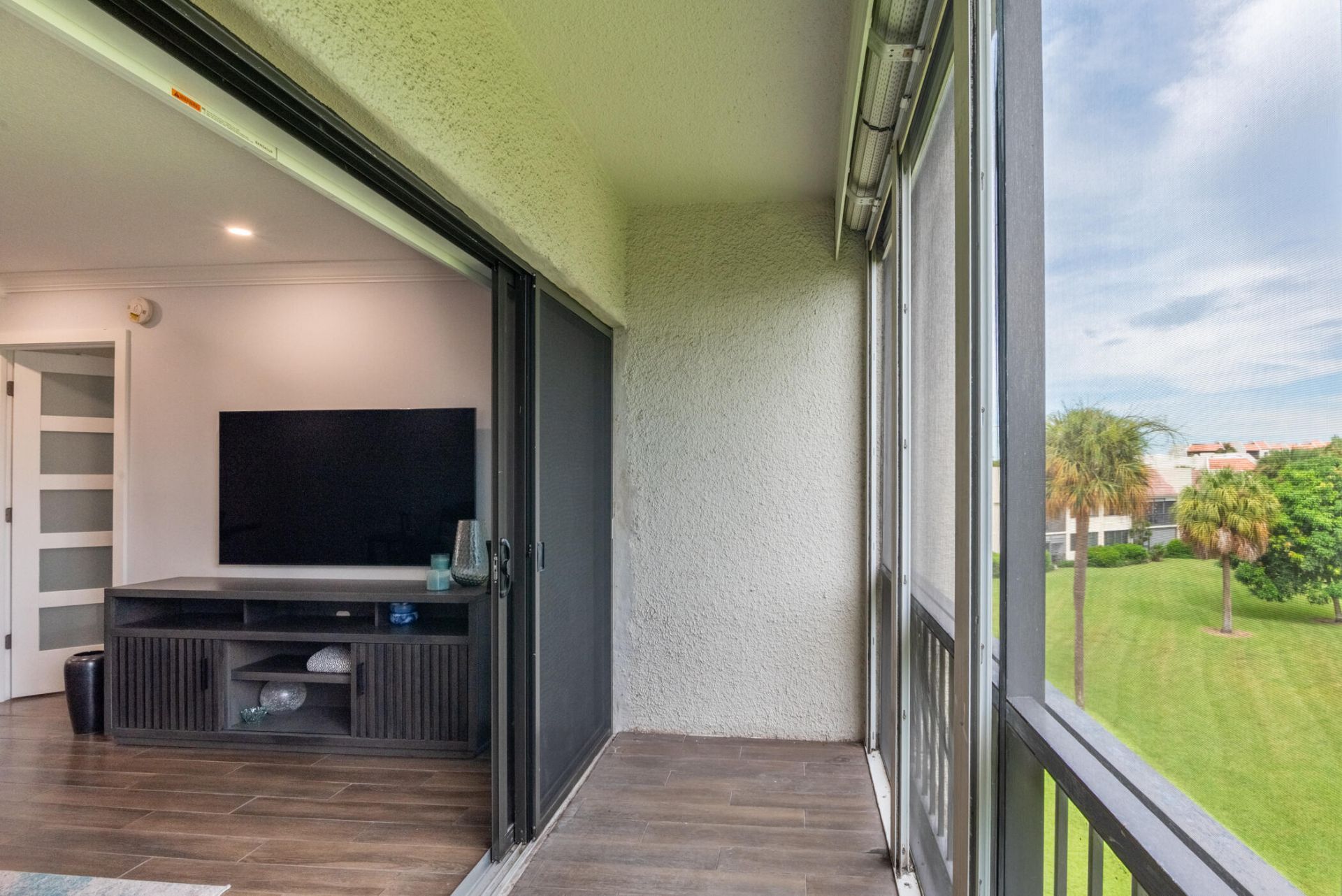 2500 Presidential Way, Unit 304, West Palm Beach, FL 33401 Photo