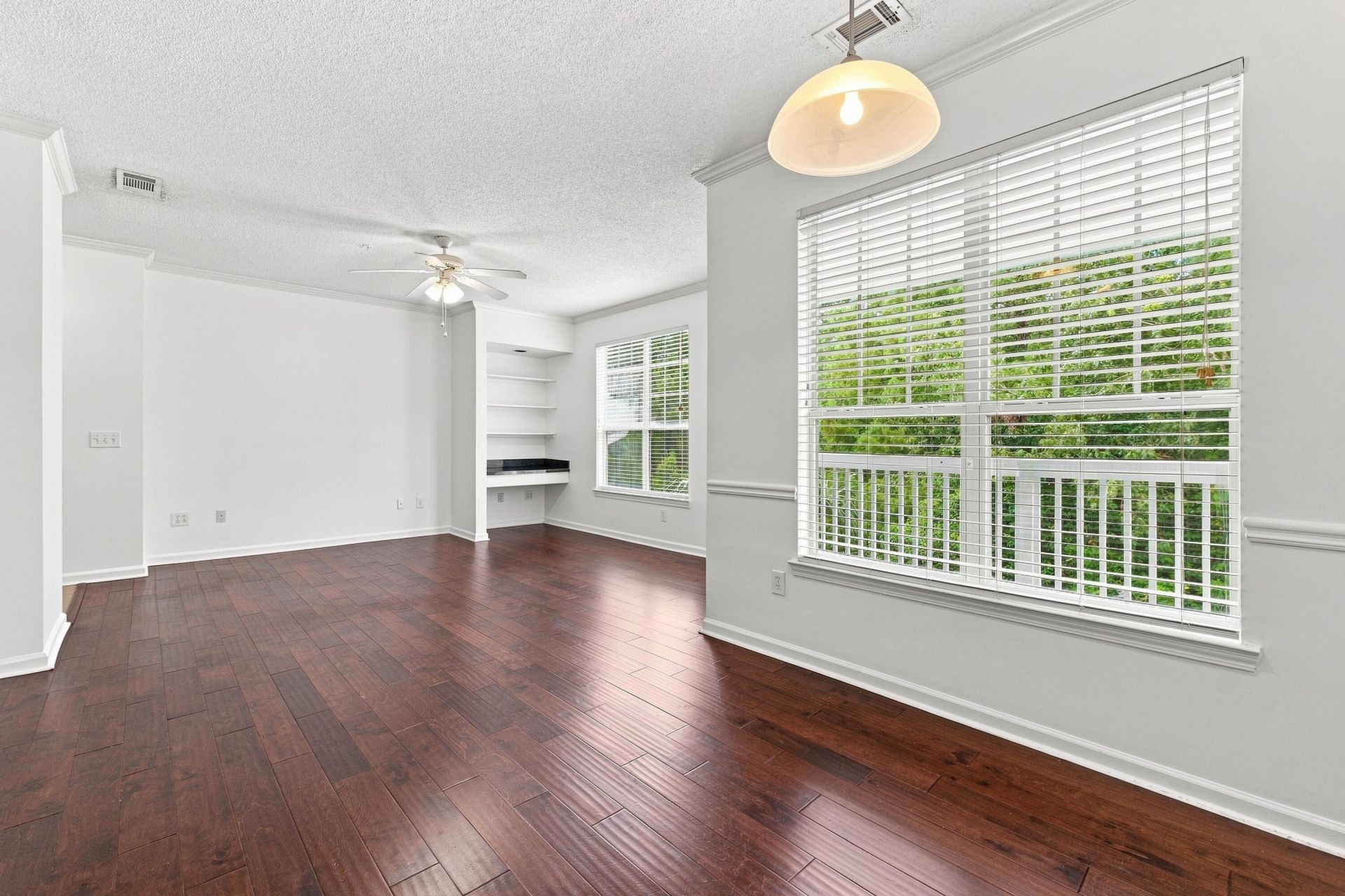 45 Sycamore Avenue Photo 7