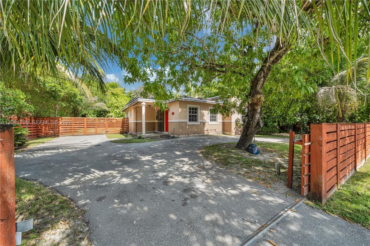 6401 SW 63rd Ct, South Miami, FL 33143 Photo