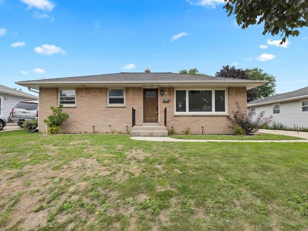 8128 W Sunbury COURT, Milwaukee, WI 53219