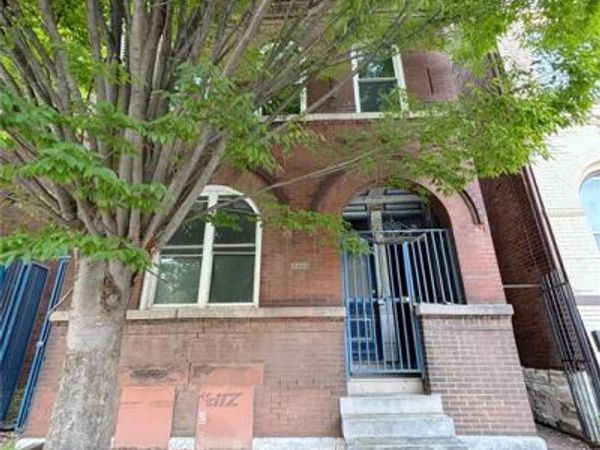 1719 S Tucker Boulevard , St Louis, MO 63104