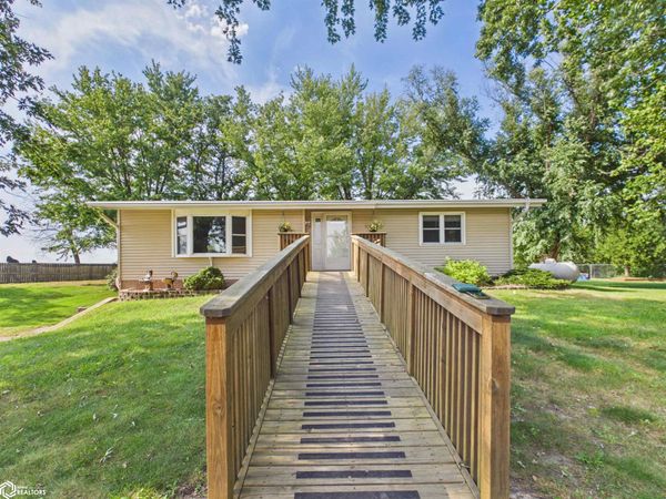 18635 Us Highway 63, Eddyville, IA 52553