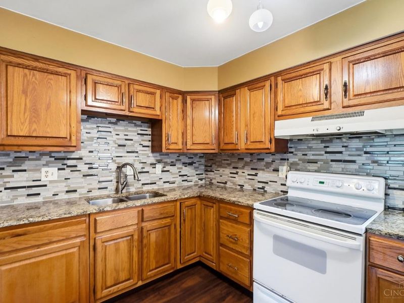 4 Gambier Circle, Greenhills, OH 45218 Photo 12