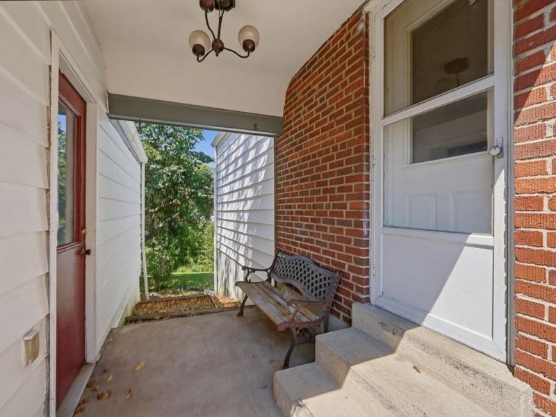 4 Gambier Circle, Greenhills, OH 45218 Photo 6