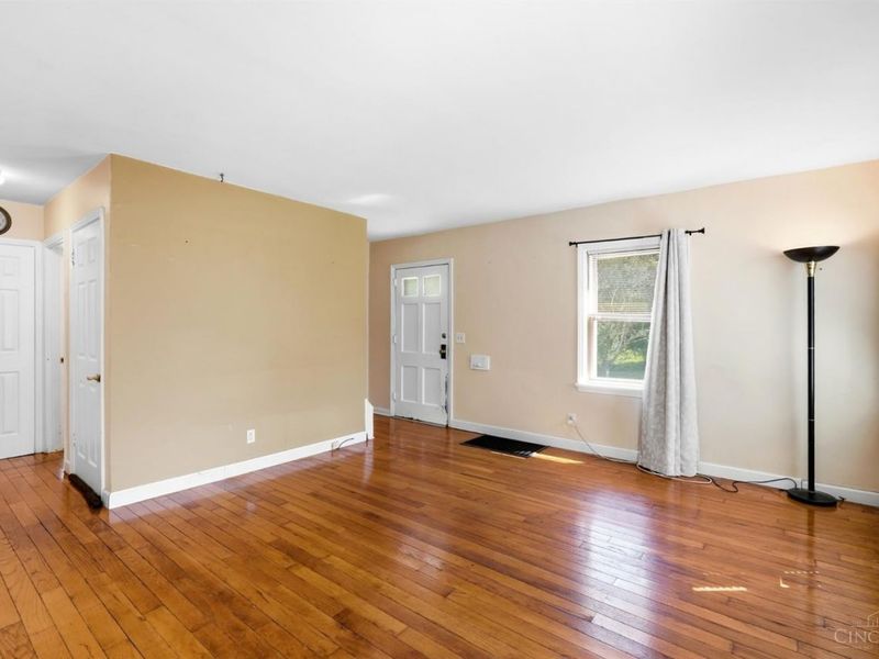 4 Gambier Circle, Greenhills, OH 45218 Photo 8