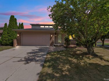 1541 Yellowbrick Road , Trenton, Mi 48183