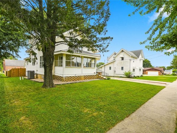310 N William, Earlville, IA 52041