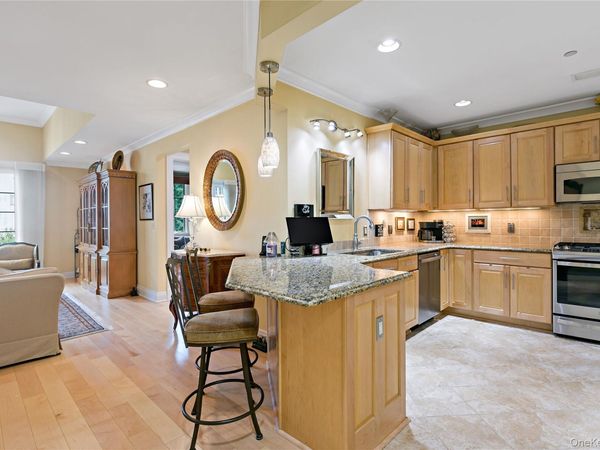 427 Trump Park, Shrub Oak, NY 10588