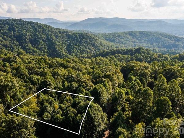 000 Ivywood Lane, Laurel Park, NC 28739
