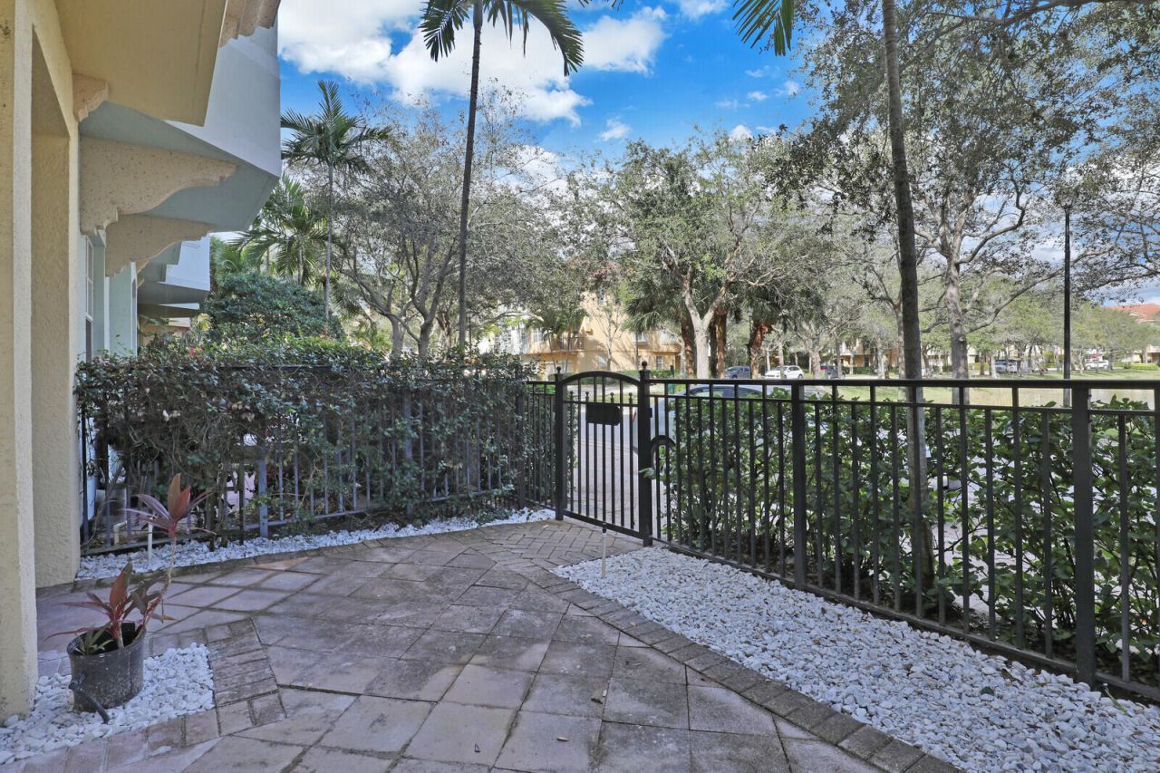 2425 San Pietro Circle, Palm Beach Gardens, FL 33410 Photo