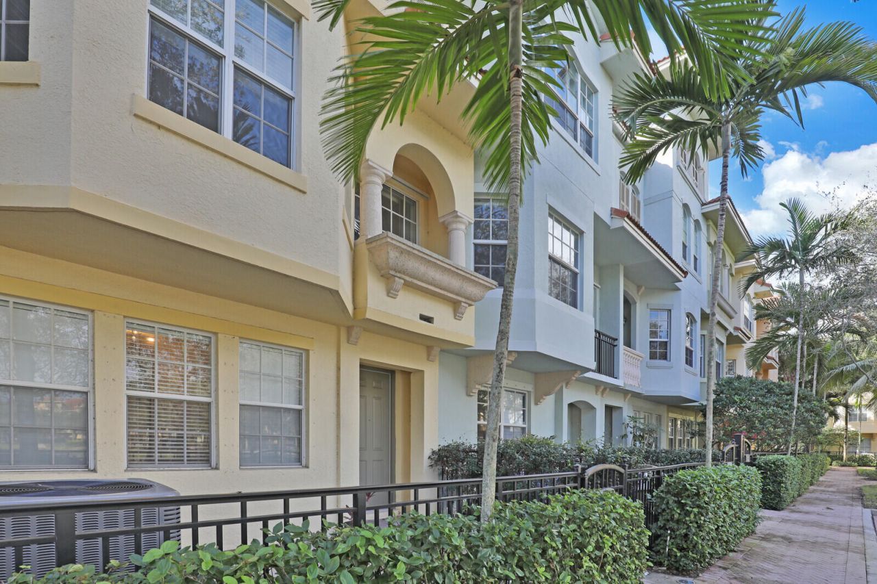 2425 San Pietro Circle, Palm Beach Gardens, FL 33410 Photo