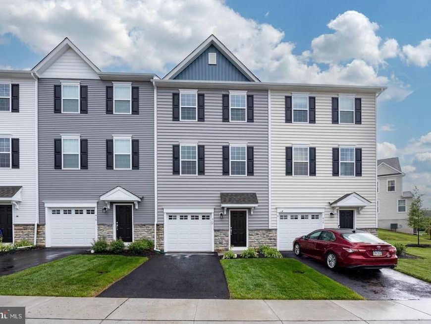 412 Ridgewood Drive, Royersford, PA 19468 Main Photo