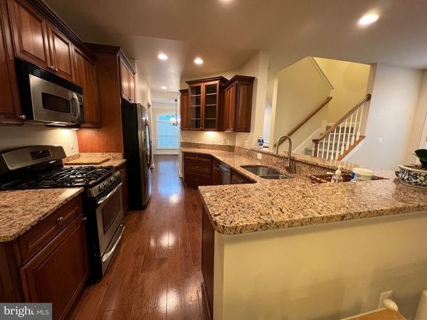 6413 DIVINE STREET , MCLEAN, VA 22101