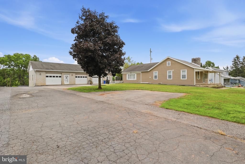 430 HYKES MILL ROAD , MANCHESTER, PA 17345