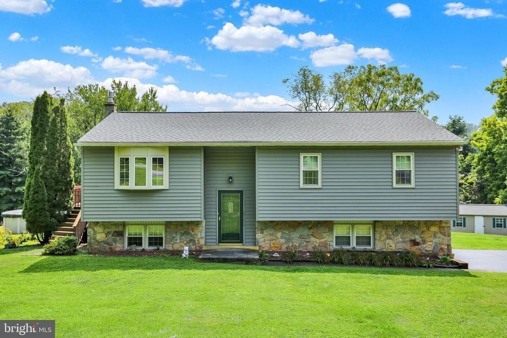 23 PLEVA DRIVE , FLEETWOOD, PA 19522