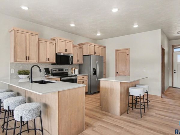 9303 W 43rd St, Sioux Falls, SD 57106