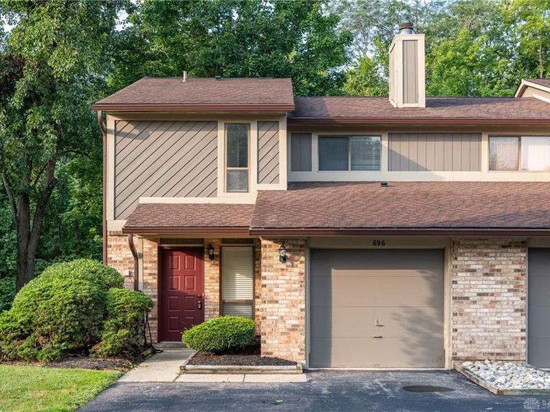 696 Hidden Valley Court, Fairborn, OH 45324 Photo 1
