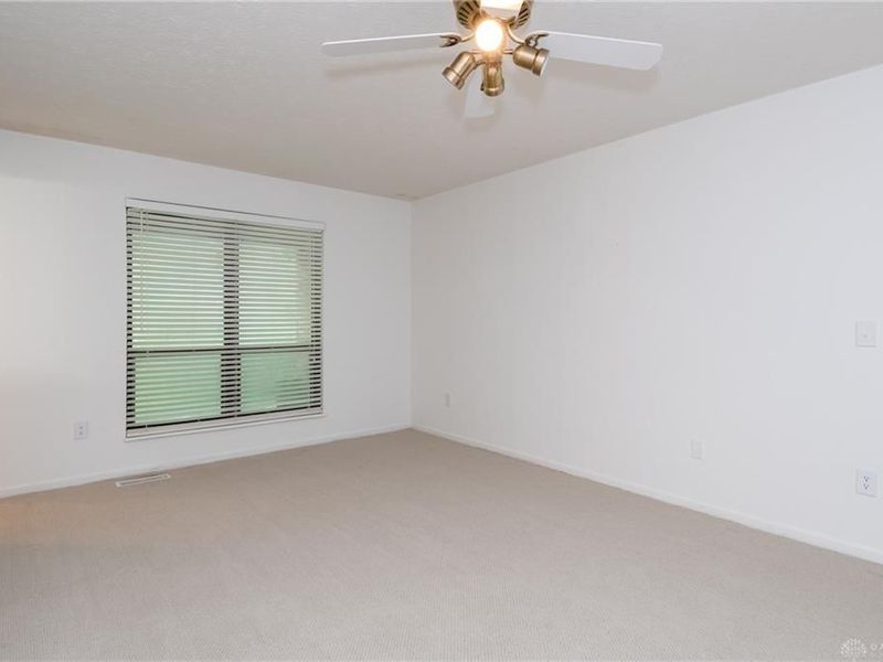 696 Hidden Valley Court, Fairborn, OH 45324 Photo 6