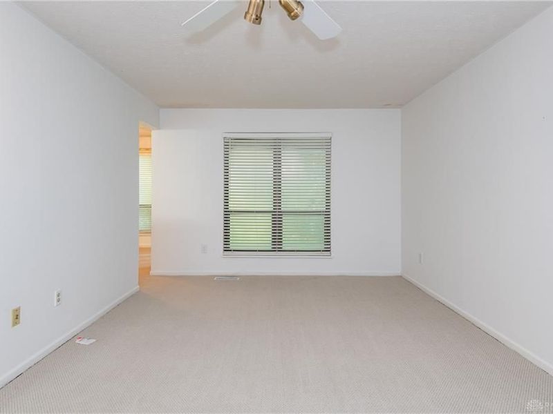 696 Hidden Valley Court, Fairborn, OH 45324 Photo 7