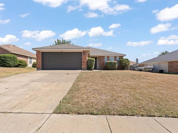 832 Beaver Creek Drive, Burleson, TX 76028