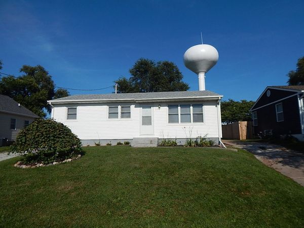1109 Hacker Street , Buffalo, IA 52728