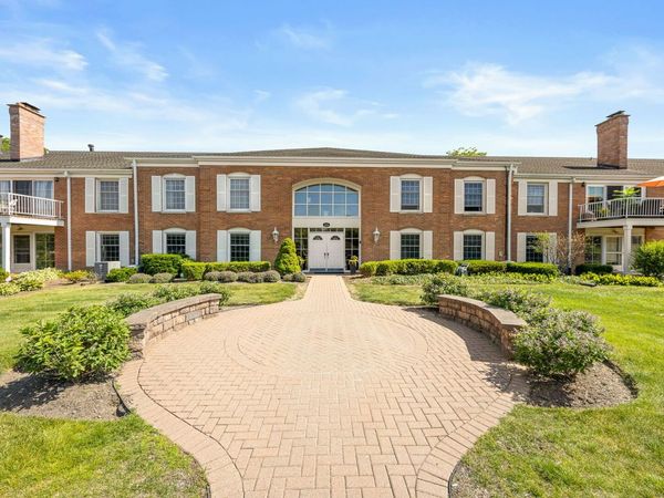 124 Carriage Way Drive , Unit B109, Burr Ridge, IL 60527