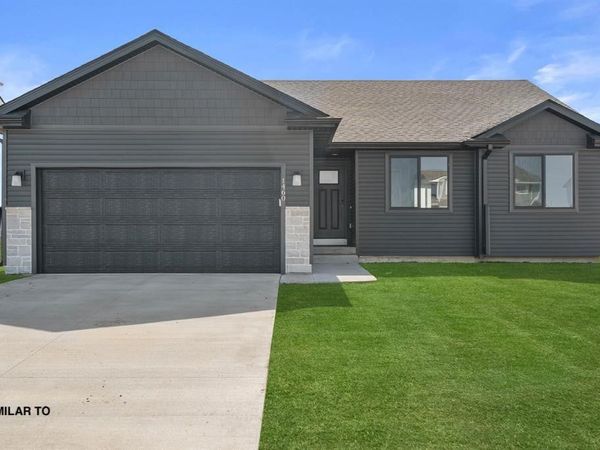1515 Locust Street , Waukee, IA 50263