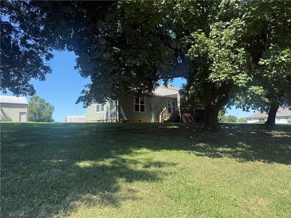 663 Golf Road, Lexington, MO 64067