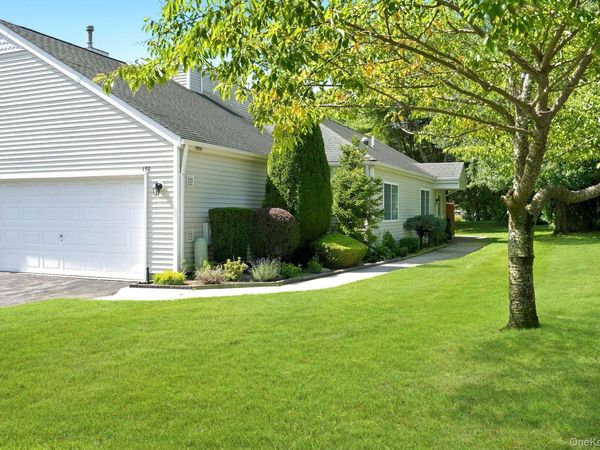 156 Farm House Court , Manorville, NY 11949