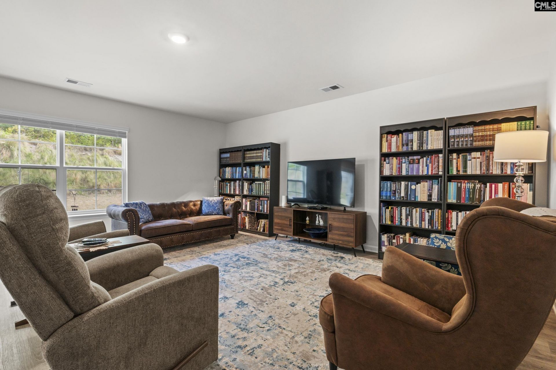 258 Carrington Drive Photo 9
