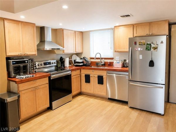 438 Las Casitas Way , Las Vegas, NV 89121