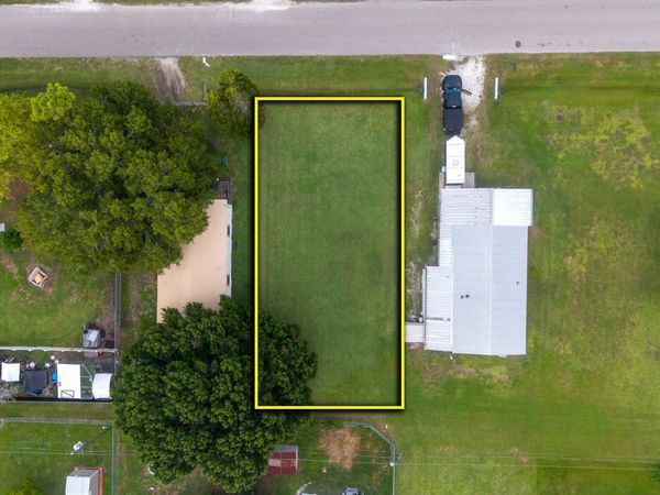1222 E CHOBEE Street, Okeechobee, FL 34974