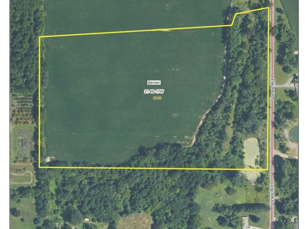 3 Jones Road, Berrien Center, MI 49102
