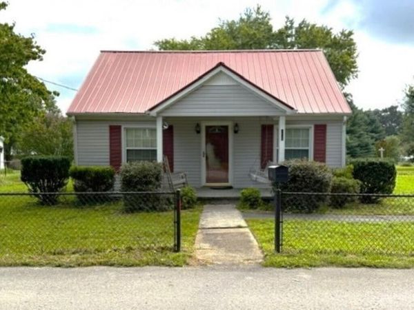 406 4th Ave, Baxter, TN 38544