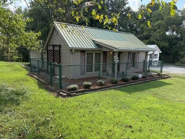303 S Riverside Dr, Mcminnville, TN 37110