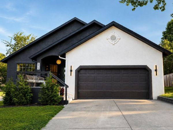 215 W Pine Hill Court , Nixa, MO 65714