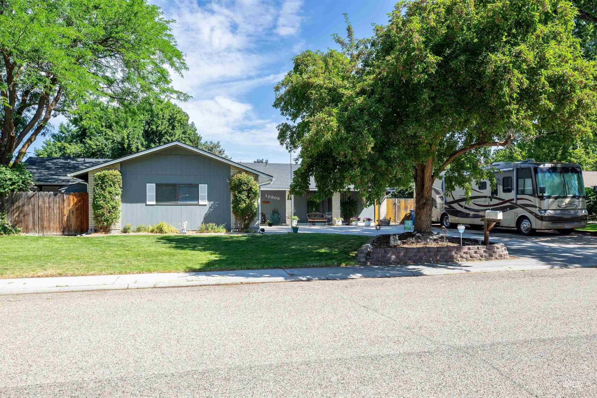 10808 W Reutzel Drive primary photo