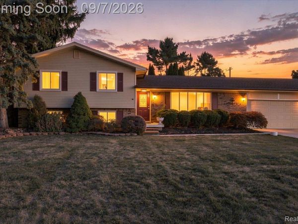 37582 Whitney Drive, Wayne, Mi 48184