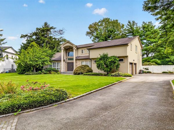 3 Pond Ridge Road , Woodbury, NY 11797