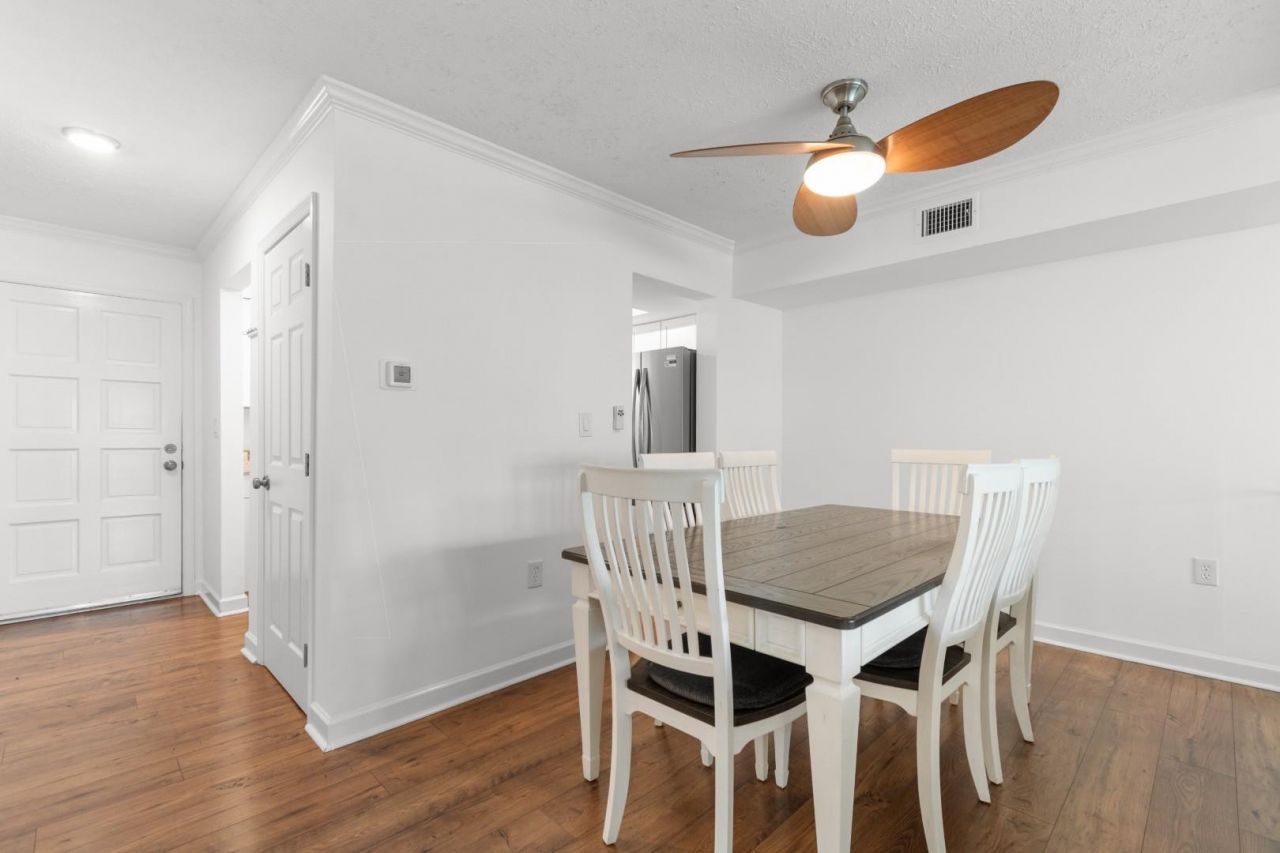 901 Villa Dr. Photo 10