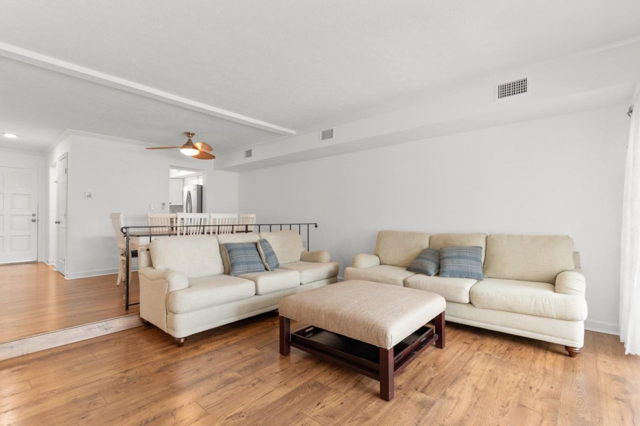 901 Villa Dr. Photo 11